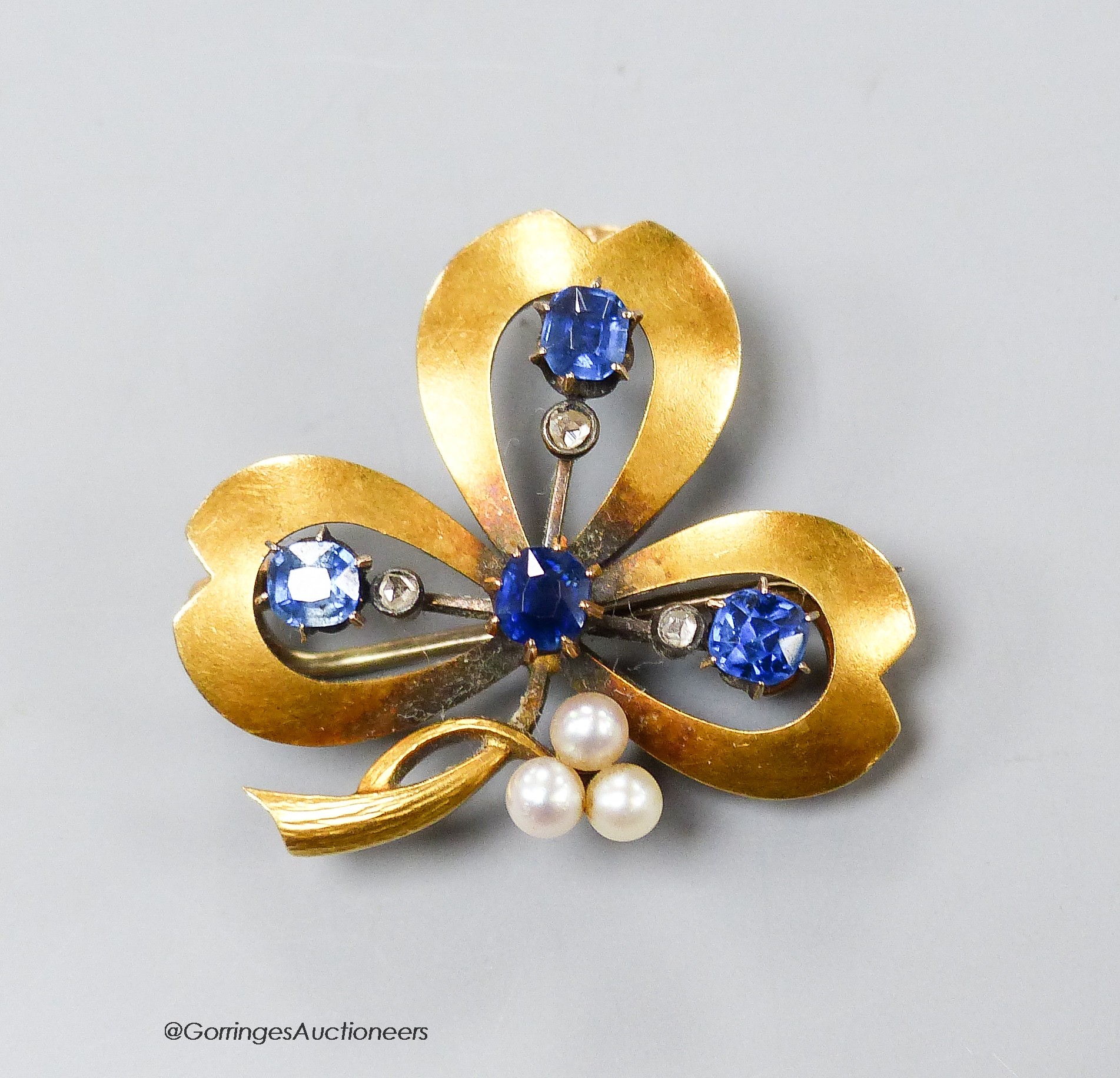 A sapphire, diamond and seed pearl cloverleaf pendant brooch, yellow metal setting, 26mm, gross 9.1 grams.